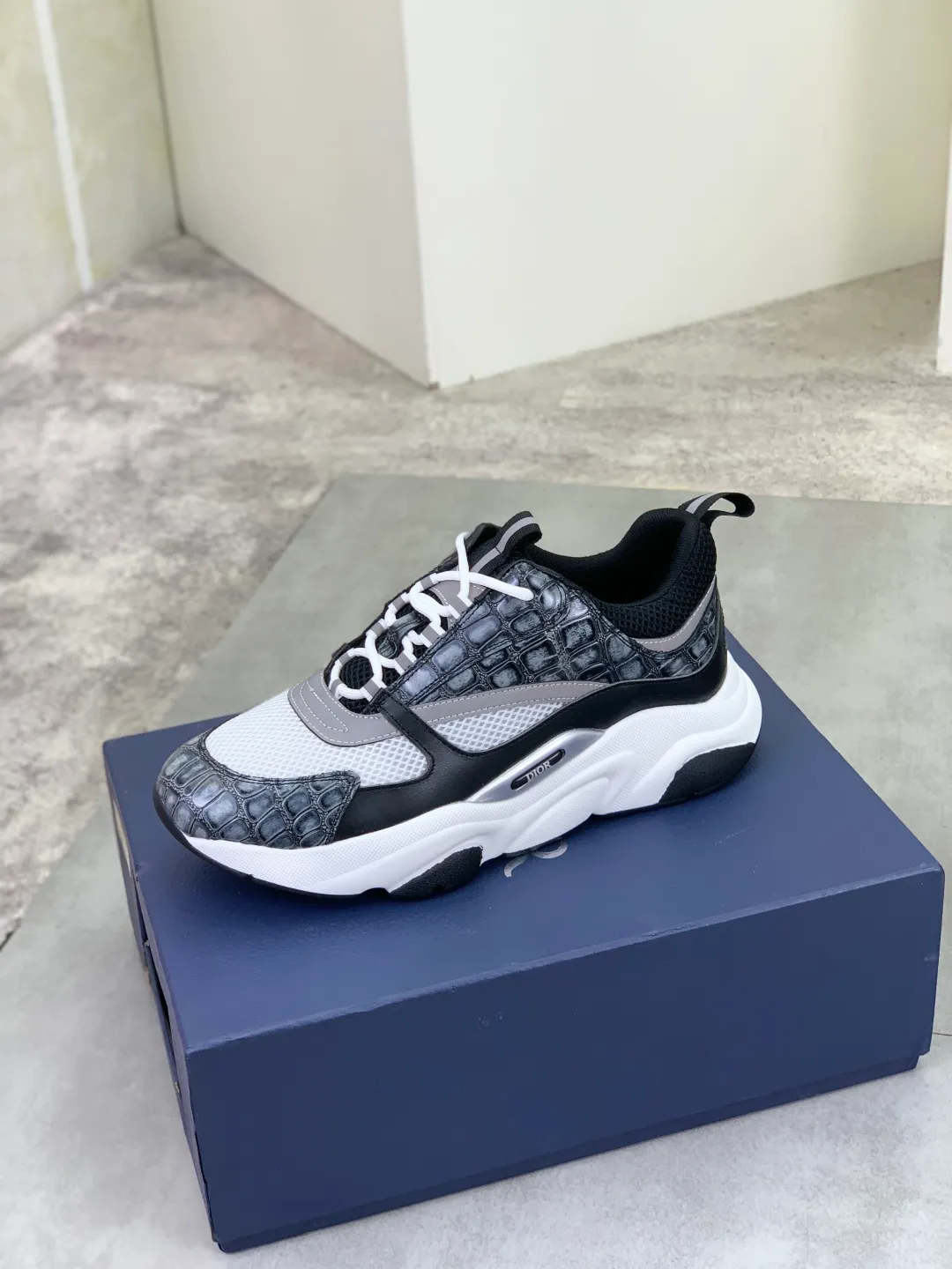 Men's shoes 💰P480 new style 💰new color high quality🔥🔥🔥, Dior [Dior] official website newly released 1:1 copy, the shoe body is made of imported original fine and breathable cloth and selected first-layer cowhide ➕original fine mesh lining insole, perfect shape and top quality 🙈rubber foam combination outsole is super light and wear-resistant👣, super hot style Code number: 38-45 (46 47 customized)